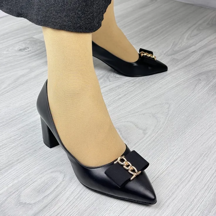 کفش زنانه چرمی کلاسیک زنجیری